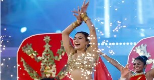 যে গানে নেচে আইপিএলের মঞ্চ মাতালেন রাশ্মিকা