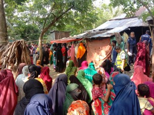 ভোলায় পাঁচ সন্তানের জননীকে  গলা কেটে হত্যা