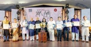 রবীন্দ্র-নজরুল জন্মজয়ন্তীতে ‘হঠাৎ দেখা’ অ্যালবামের মোড়ক উন্মোচন