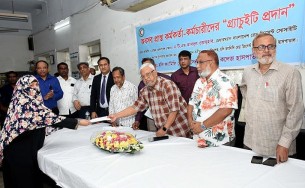 দীর্ঘ ৩০ বছর পর গ্র্যাচুইটি পাচ্ছেন হলি ফ্যামিলি হাসপাতালের অবসরপ্রাপ্ত কর্মকর্তা-কর্মচারীরা