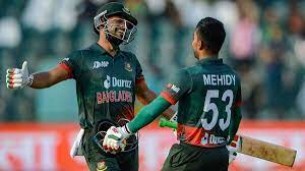 মিরাজ-শান্তর জোড়া সেঞ্চুরিতে বাংলাদেশ সংগ্রহ ৫ উইকেটে ৩৩৪ রান