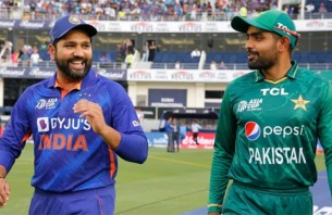 মাঠ কর্মী ও সতীর্থদের প্রশংসায় রোহিত, হতাশ বাবর