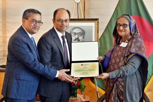 কমিউনিটি ক্লিনিকের জন্য প্রধানমন্ত্রীকে ব্রাউন ইউনিভার্সিটি’র সম্মাননা
