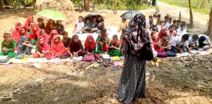 চরফ্যাসনে খোলা আকাশের নিচে শিক্ষার্থীদের পাঠদান