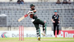 শান্তর হাফ-সেঞ্চুরির পরও ১৭১ রানে অলআউট বাংলাদেশ