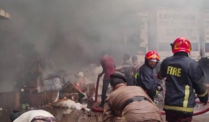 রাজধানী কাকরাইলের এস, এ পরিবহনের গোডাউনের আগুন নিয়ন্ত্রণে
