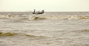 রাত ৯টায় মধ্যে ‘হামুন’ উপকূল অতিক্রম শুরু করতে পারে