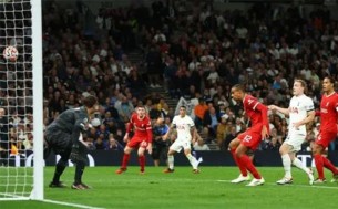 মাটিপের শেষ মুহূর্তের আত্মঘাতি গোলে ৯ জনের লিভারপুলকে হারালো টটেনহ্যাম