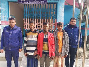বোরহানউ‌দ্দি‌নে মেঘনায় অ‌বৈধ জাল নৌকা ধ‌রে রা‌তের আধা‌ঁরে ছে‌ড়ে দেওয়ার অ‌ভি‌যোগ