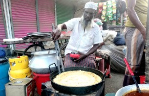 লালমোহনে শীতে বেড়েছে জিলাপীর কদর