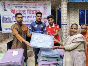 তজুমদ্দিনে অসহায় শীতার্ত মানুষের  মাঝে শীতবস্ত্র বিতরণ