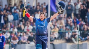 টি-টোয়েন্টিতে দ্রুততম সেঞ্চুরির রেকর্ড ভাঙলেন নামিবিয়ার ব্যাটার