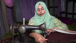 ভোলায় নকশী কাঁথা সেলাই করে স্বাবলম্বী হলেন আমেনা খানম
