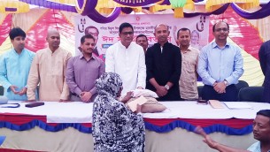ভোলায় আশ্রয়ণ প্রকল্পের উপকারভোগী পরিবারের মাঝে ঈদ সামগ্রী  ও নগদ অর্থ বিতরণ