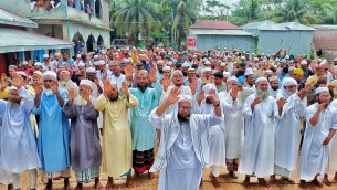 মনপুরায় বৃষ্টির জন্য দোয়া ও ইসতিসকার নামাজ আদায়