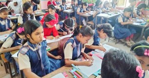শিক্ষাপ্রতিষ্ঠান আর বন্ধ নয়, অনলাইনে ক্লাস চান অভিভাবকরা