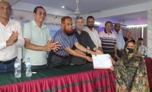 ভোলায় ওমানিয়ান টুপি সেলাই  প্রশিক্ষণের সার্টিফিকেট বিতরণ