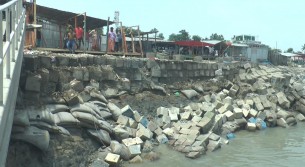 ভোলার ইলিশায় মেঘনা নদীর তীর সংরক্ষণের সিসি ব্লকে ধ্বস