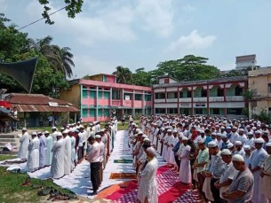 তীব্র তাপদাহ থেকে মুক্তি পেতে  ভোলায় বৃষ্টির জন্য নামাজ আদায়  বিশেষ দোয়া