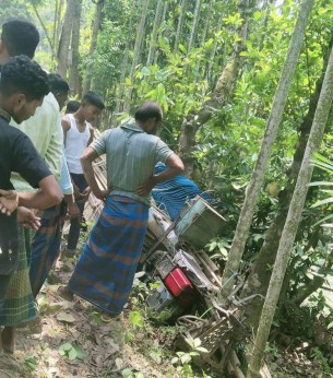 ভোলায় বিয়ে বাড়ির মালামাল নিয়ে নসিমন খাদে, চালক নিহত
