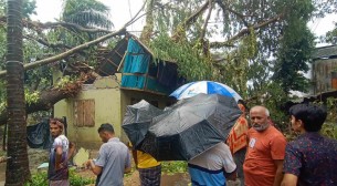 পাঁচ জেলায় কালবৈশাখী ঝড়ে নিহত ১০, আহত ৩৩