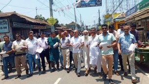 ডামি উপজেলা নির্বাচন বর্জনের দাবিতে ভোলা জেলা বিএনপির লিফলেট বিতরণ