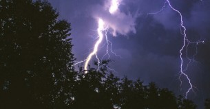 ৩৮ দিনে বজ্রপাতে ৭৪ জনের মৃত্যু, অর্ধেকই কৃষক