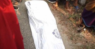 মনপুরায় নারায়নগঞ্জের ফতুল্লায় মালবাহি ট্রলারে অগ্নিকান্ডে নিহত দুই শ্রমিকের লাশ দাফন