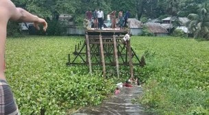 ব্রিজ ভেঙে বিয়ের গাড়ি খালে, নিহত ১০