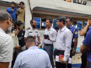 ভোলায় ঘাট ইজারাদার ও দুটি লঞ্চকে জরিমানা করেন ভ্রাম্যমাণ আদালত