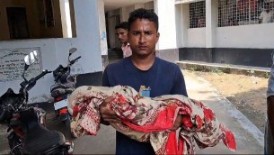 মনপুরায় উপজেলা নির্বাচন ভোট দিতে  গিয়ে শিশু সন্তানকে হারালেন মা বাবা