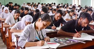 ইংরেজি দ্বিতীয়পত্রে অনুপস্থিত পৌনে ১৩ হাজার, বহিষ্কার ৭৬
