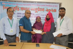 ভোলায় এসএসসি ও সমমানের পরীক্ষায় কৃতকার্য মেধাবি শিক্ষার্থীদের বৃত্তি প্রদান