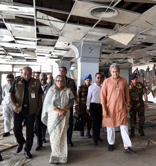 বিটিভি’র ক্ষতিগ্রস্ত ভবন পরিদর্শনে প্রধানমন্ত্রী