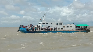 কারফিউ সিথিল হওয়ায় ভোলা থেকে বিভিন্ন রুটে লঞ্চ চলাচল শুরু