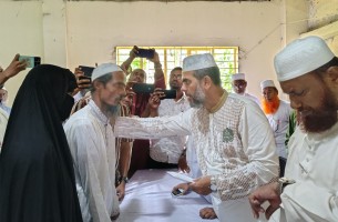 লালমোহনের ১০ শহীদ পরিবার পেল এক লক্ষ টাকা করে অনুদান