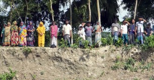 বোরহানউদ্দিনে বেড়িবাঁধে ভাঙন দুশ্চিন্তায় এলাকাবাসী