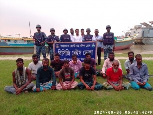 ভোলায় অবৈধভাবে বালু উত্তোলনের  দায়ে ড্রেজার ও বাল্কহেডসহ ১৫ জন আটক