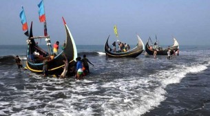 সাগরে নিম্নচাপ, বন্দরে তিন নম্বর সংকেত