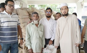 লালমোহনে ১২শত জেলে পেল ভিজিএফের চাল