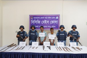 ভোলায় দুটি দেশীয় আগ্নেয়াস্ত্র গুলিসহ ২ সন্ত্রাসী গ্রেফতার