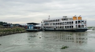 ঘূর্ণিঝড় দানা: ভোলার ৫ নৌ রুটে লঞ্চ চলাচল বন্ধ
