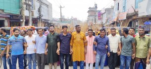 চরফ্যাশনে প্যানেল চেয়ারম্যানের অপসারণের দাবিতে ঝাড়ু মিছিল