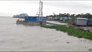 ঘূর্ণিঝড় দানার প্রভাব: ভোলায় বৈরী আবাওয়া ৬ রুটে  নৌযান চলাচল বন্ধ
