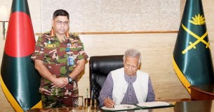 সেনাবাহিনীতে সৎ-নীতিবান অফিসাররাই পদোন্নতির দাবিদার :  প্রধান উপদেষ্টা