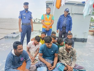 ভোলায় নিষেধাজ্ঞা উপেক্ষা করে নদীতে মাছধরায় ৯ জেলের জেল জরিমানা