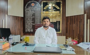 লালমোহনে বর্তমানে ইউএনওর কাঁধে রাজ্যের বোঝা