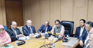 ৬ ব্যাংককে ২২ হাজার ৫০০ কোটি টাকা দেওয়া হয়েছে: গভর্নর