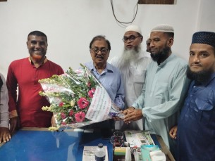 ভোলায় গোলাম নবী আলমগীরের  সঙ্গে নবগঠিত ওলামা দলের নতাদের শুভেচ্ছা বিনিময়