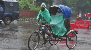 ঘূর্ণিঝড় ফিনজাল: ঢাকায় গুঁড়ি গুঁড়ি বৃষ্টি